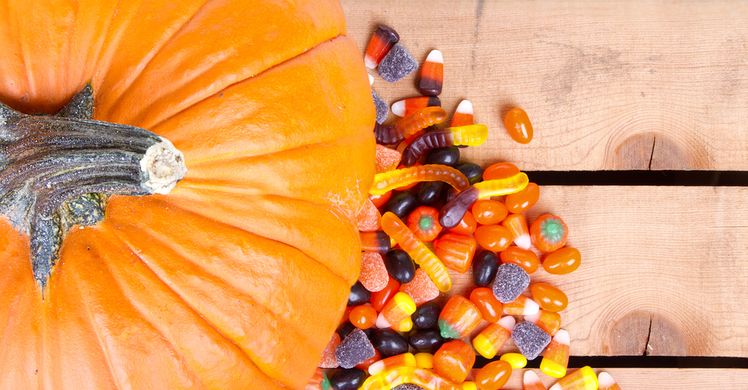 Halloween Candy Guide Top 10 Best Trick Or Treating Candies Forkly 