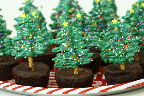 Simple & Easy Chocolate Pretzel Christmas Tree Brownies