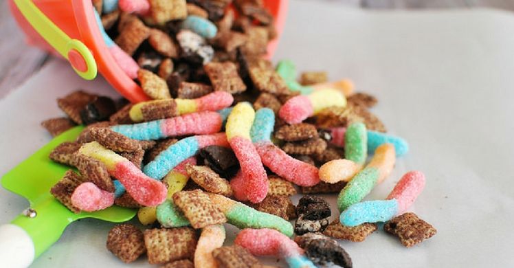 10 Of The Coolest Gummy Worm Recipes - Forkly