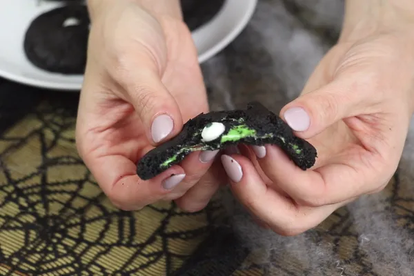 Jeepers Creepers Slime-Filled Cookies