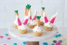 Simple & Easy Chocolate Pretzel Bunny Ears & Carrots Cupcake Toppers